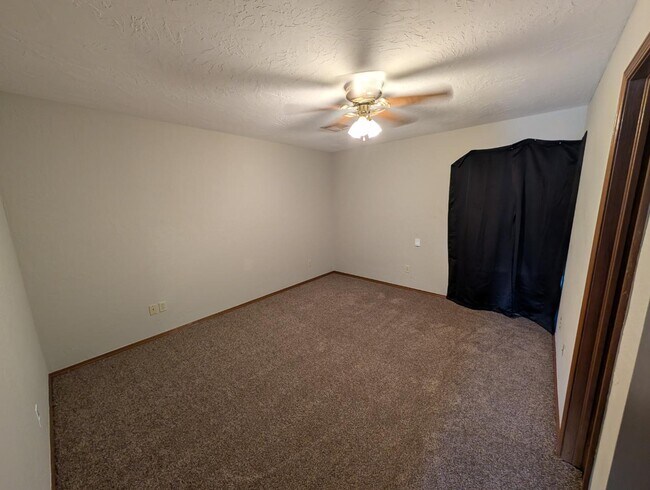 Building Photo - 3201 Lois Arlene Cir