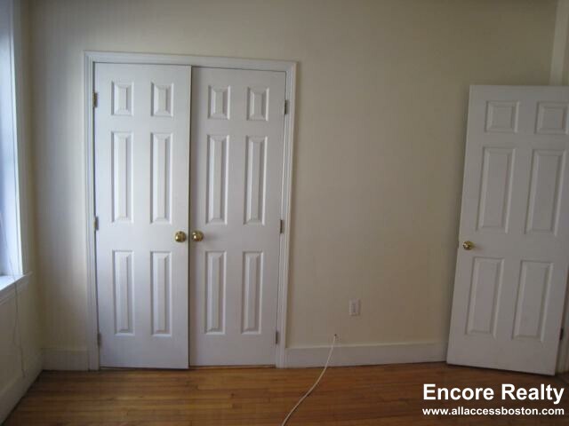 Building Photo - 62 Egmont St