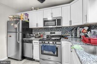 Building Photo - 443 Emily St