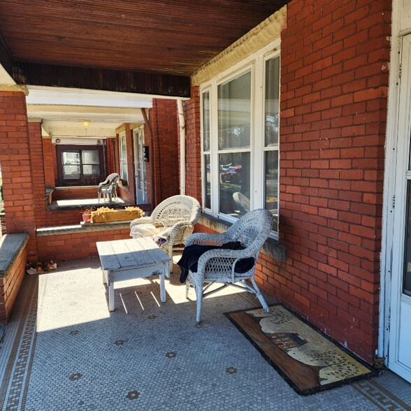 Building Photo - 1021 11th St