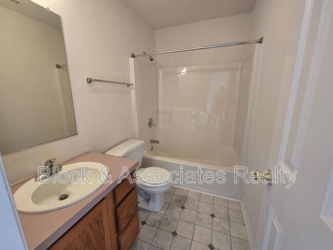 Building Photo - 308 Westbrook Ct