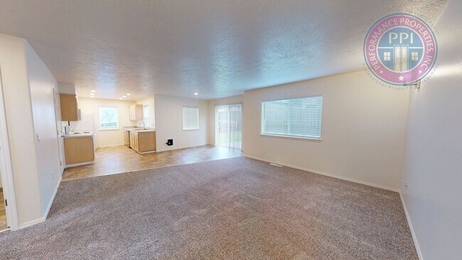 Building Photo - Two Level Cascadia Village Home with  Large Fenced Backyard ! Pet Welcome