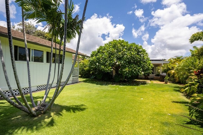 Building Photo - Renovated Kahala Retreat: 3-Bed Home + Stu...