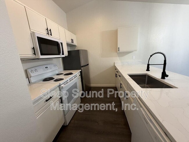 Building Photo - 2831 SW Dolph Ct