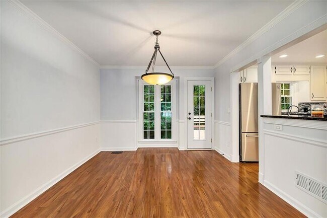 Building Photo - 718 Players Ct