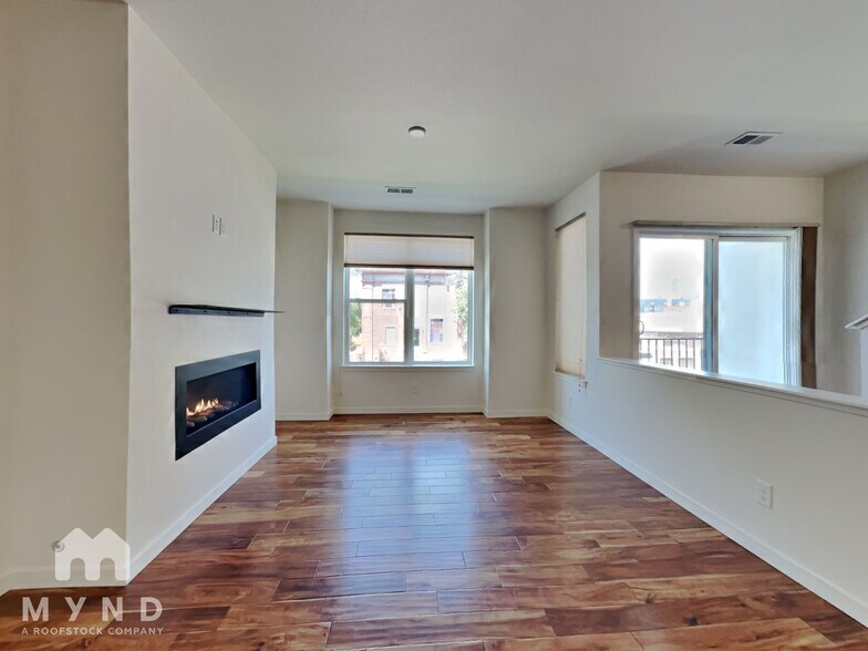 Building Photo - 990 W 9th Ave