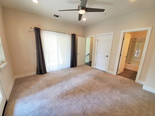 Building Photo - Contemporary Greenhaven Home with Private Backyard & Smart Features