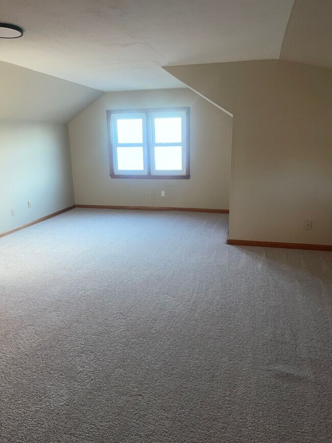 Building Photo - 15717 Northwood Ave