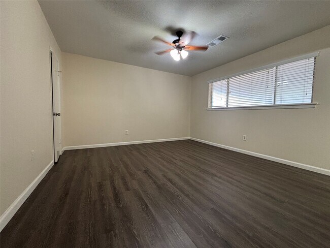 Building Photo - 10422 Winding Trail Rd