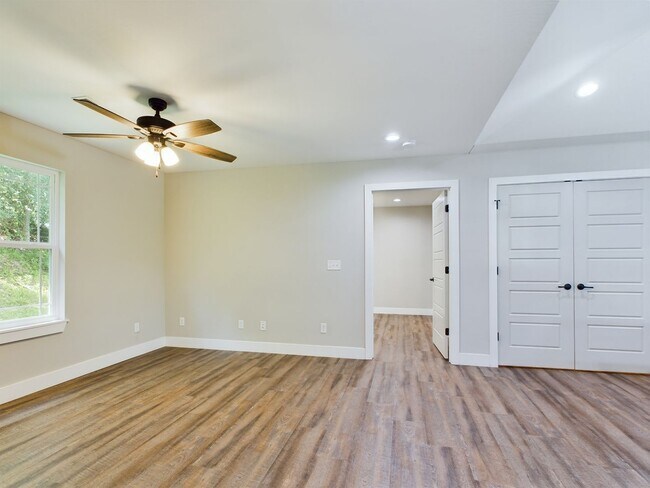 Building Photo - 100 Briana Villa Ln