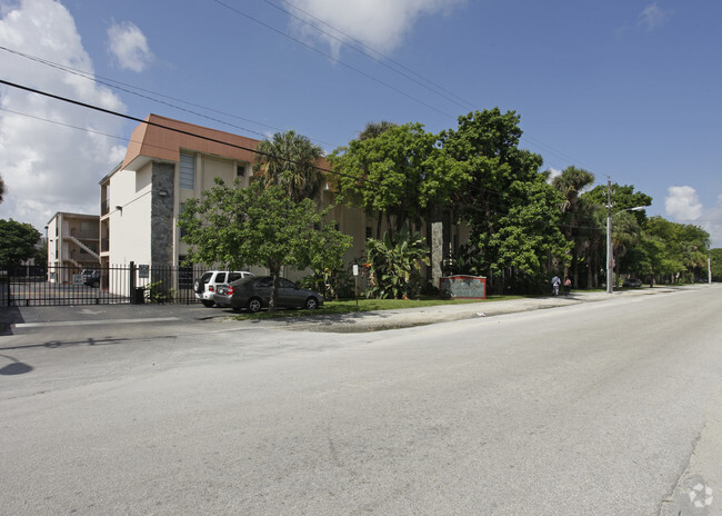 Primary Photo - Kensington Club