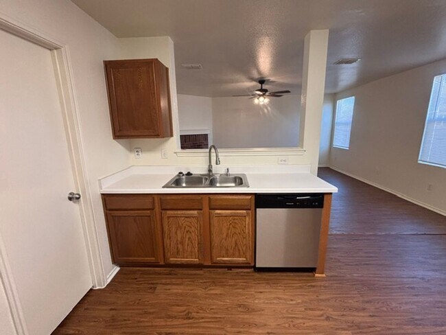Building Photo - 1424 Krista Dr