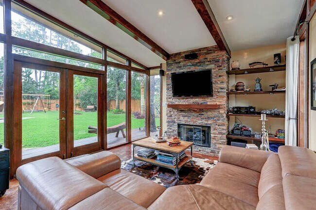 Building Photo - 146 Rocky Point Dr