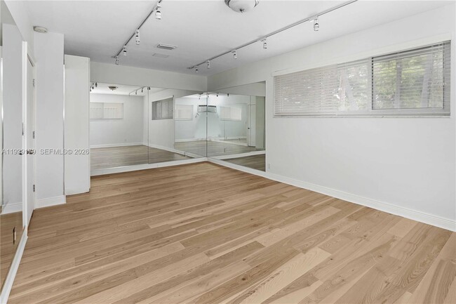 Building Photo - 1108 Washington St