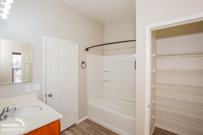 Building Photo - Beautiful 3Bdm 2.5Ba Home in Las Vegas!