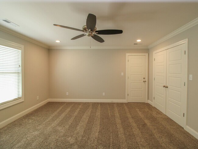 Building Photo - Fabulous Home in Canebrake