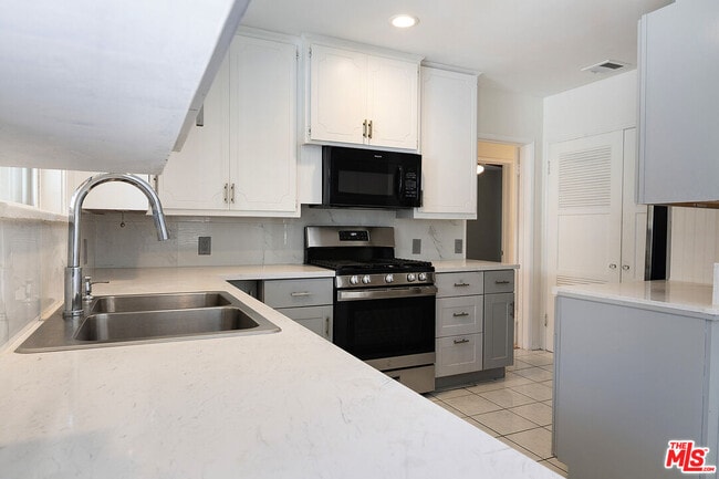 Building Photo - 414 University Ave