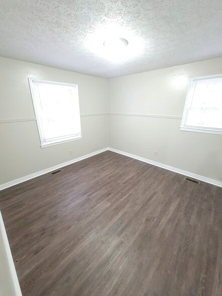 Building Photo - 417 Elljean Rd