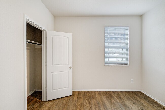 Building Photo - 14701 Homeward Ct