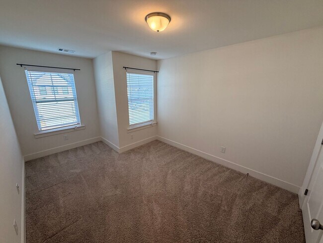 Building Photo - Unwind in Winder, with a Beautiful 3 Bed 2.5 Bath Townhome!