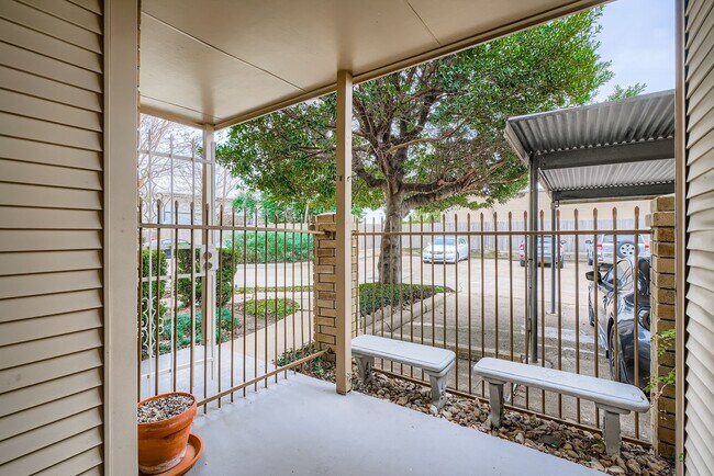 Building Photo - 3100 Jeanetta St