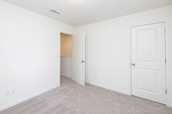 Building Photo - 3 Bedroom Townhome Main Street Pineville - MOVE IN SPECIAL