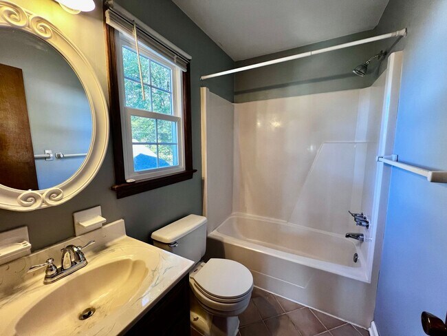 Building Photo - Welcome to this beautiful home in Salem La...
