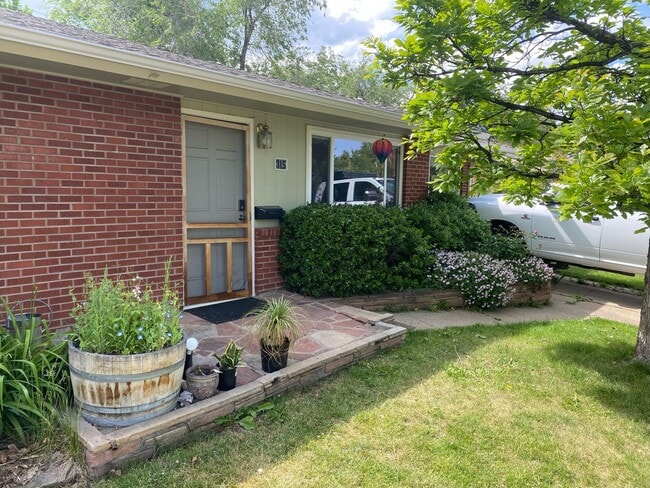 Building Photo - 3 Bed + Office 2 Bath Ranch Home with Larg...