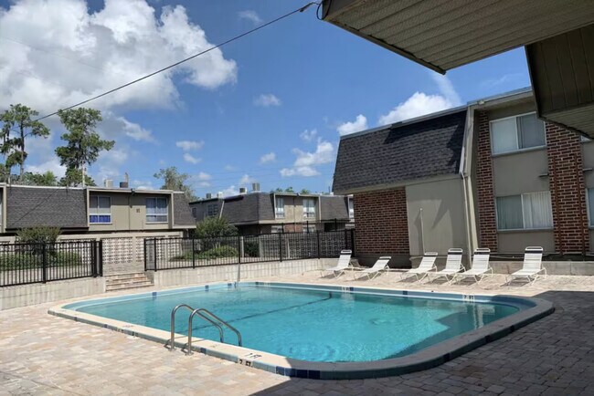 Building Photo - 1700 SW 16th Ct