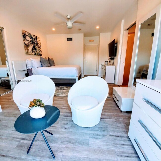 Building Photo - Beautiful waterfront townhouse in the heart of Miami