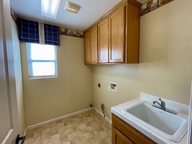 Building Photo - Move-In Special: Enjoy Reduced Annualized ...