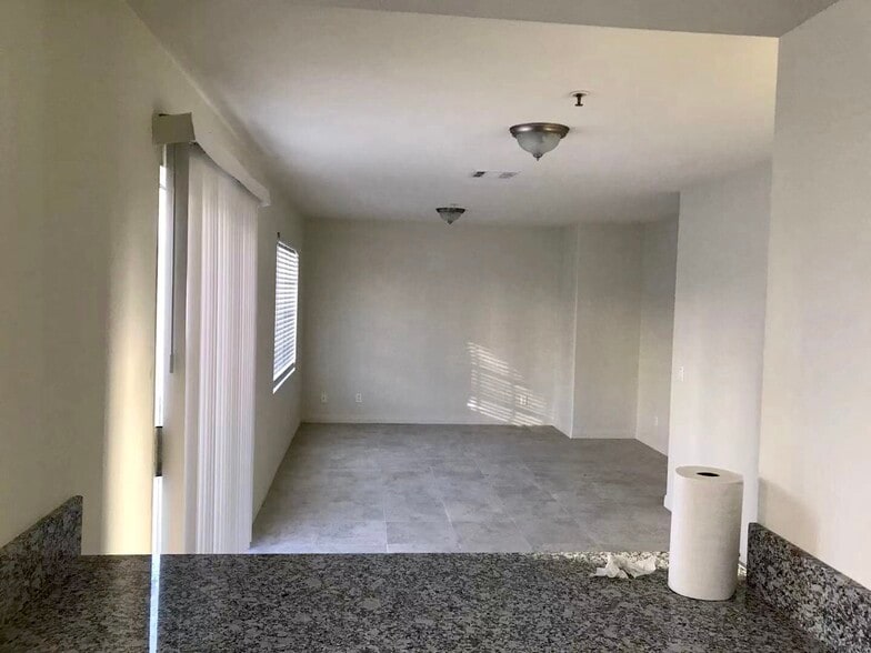 Building Photo - 809 W Duarte Rd