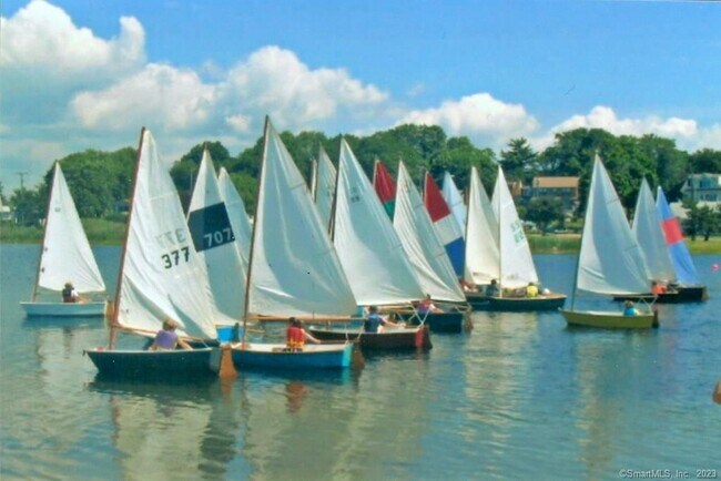 Building Photo - 106 E Shore Ave