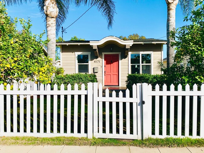 Building Photo - Gorgeous 3BD/2BA House in Hillcrest - Available NOW!