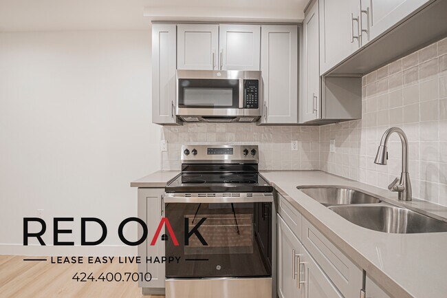 Building Photo - 6738 Independence Ave