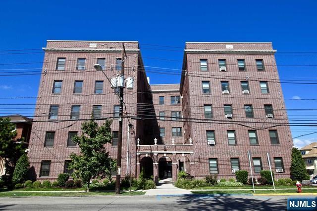 Building Photo - 855 Broad St