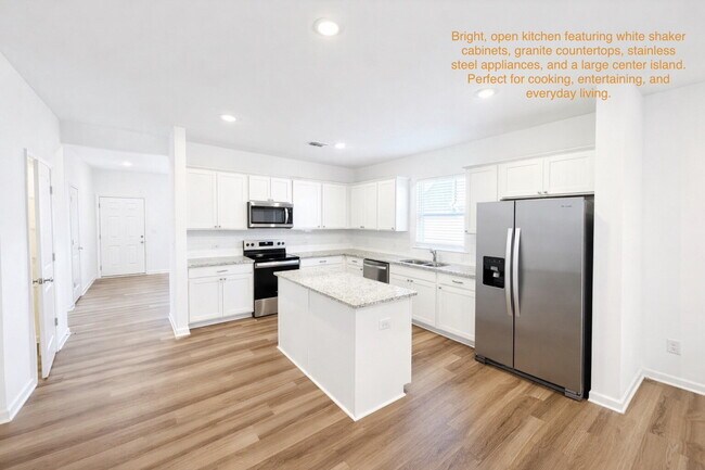 Building Photo - Like New 5 Bedroom Home with Community Amenities