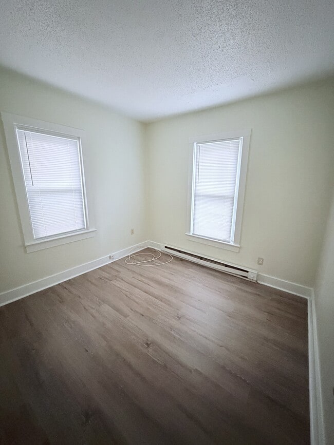 Building Photo - 1827 Pine Way