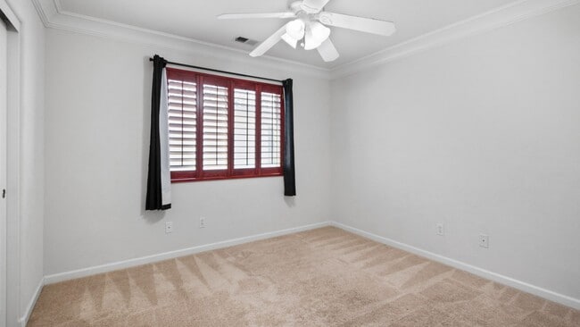 Building Photo - Rolling Hills Beauty! 4 Bedroom 3 Bath