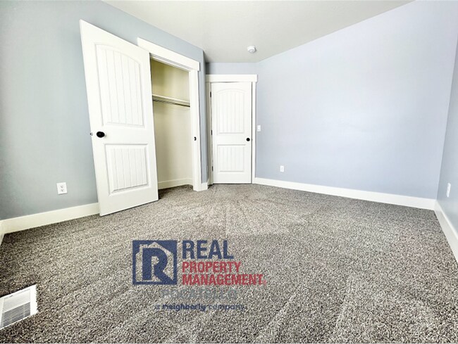 Building Photo - "AMAZING NEW HOME FOR RENT" 3 Bed 2 Bath - 2 Car Garage