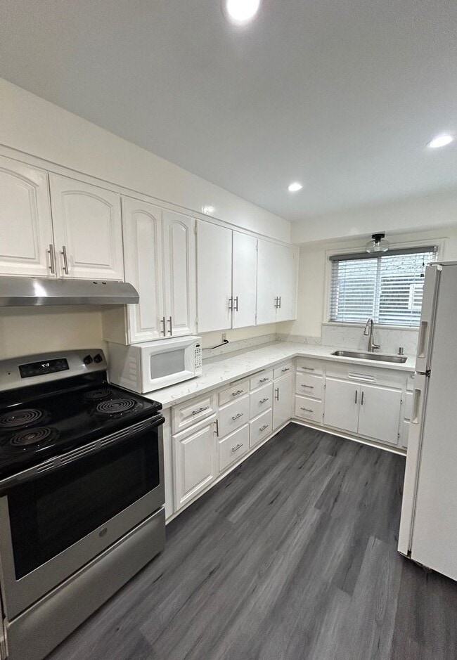 Building Photo - Completely Updated 2 bedroom 1 bath home with rustic charm