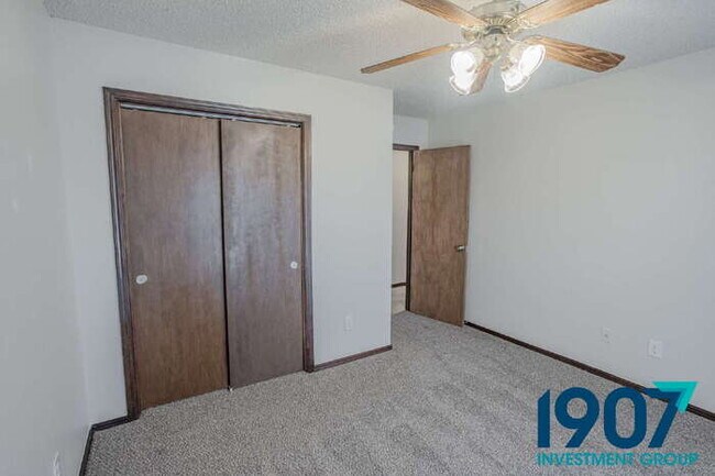 Building Photo - Charming Brick Home with Modern Updates and Large Backyard in Moore!