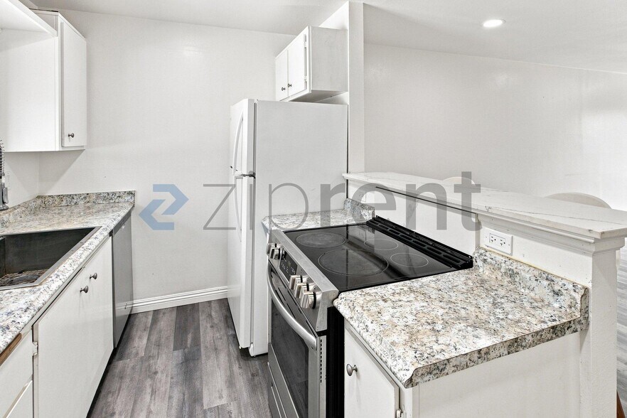 Building Photo - Unit 64
