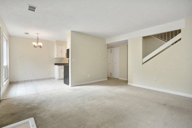 Building Photo - 2-Bed Townhome with Patio - Community Pool
