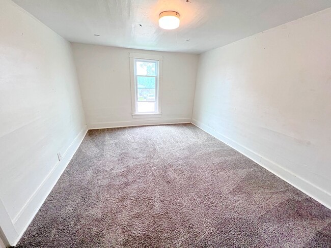 Building Photo - 307 Groveland St