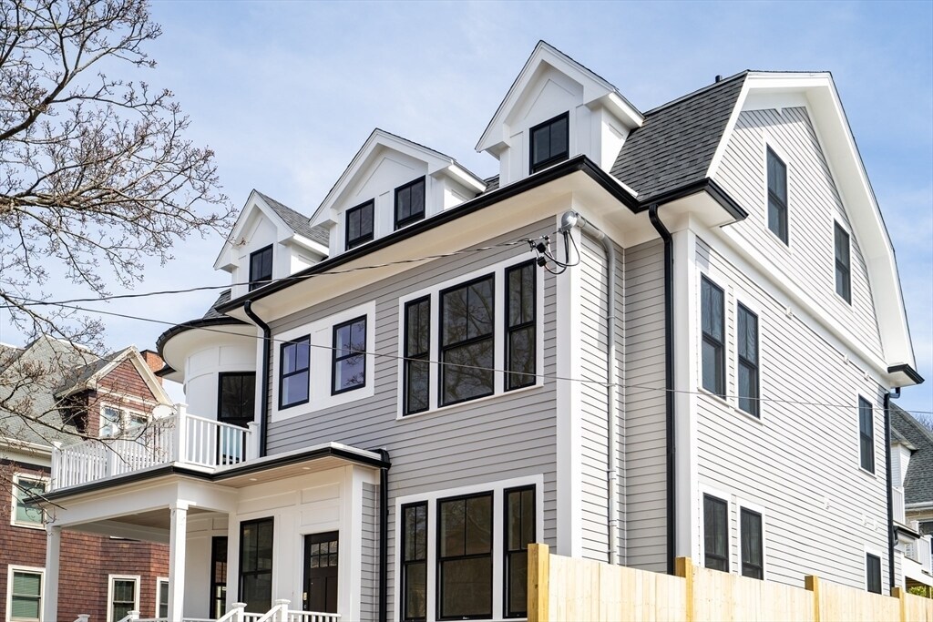 Building Photo - 77 Thorndike St