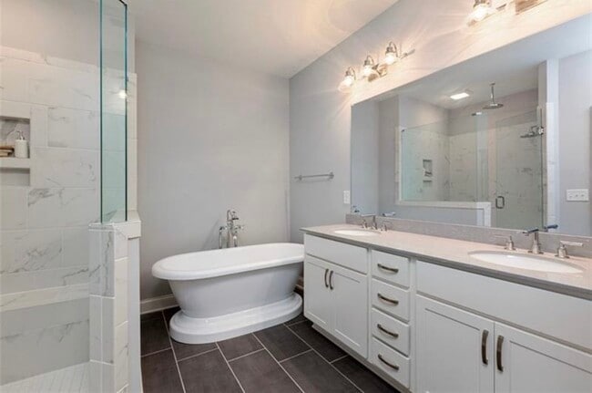 Building Photo - 3458 Fenton Dr