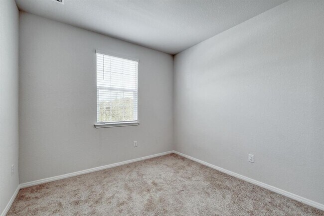 Building Photo - 113 Finley Rae Dr