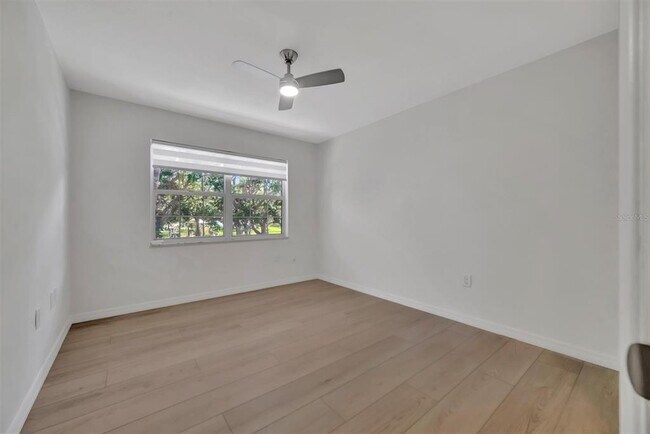 Building Photo - 650 Pinellas Point Dr S