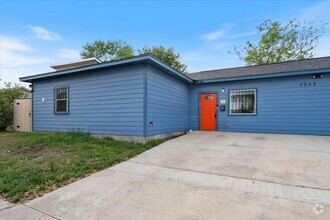 Building Photo - 2902 S Laredo St